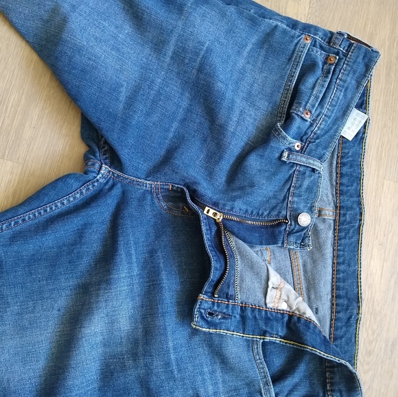 2/ $40 Levi's 559 Men Relaxed Fit Jeans - Picture 3 of 6